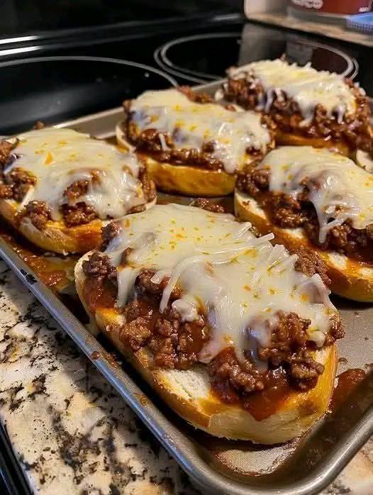 heesy Beef Sloppy Joes on Garlic Bread 